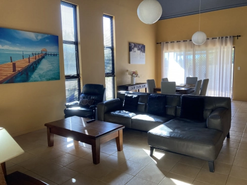 Questro Breeze - Downstairs